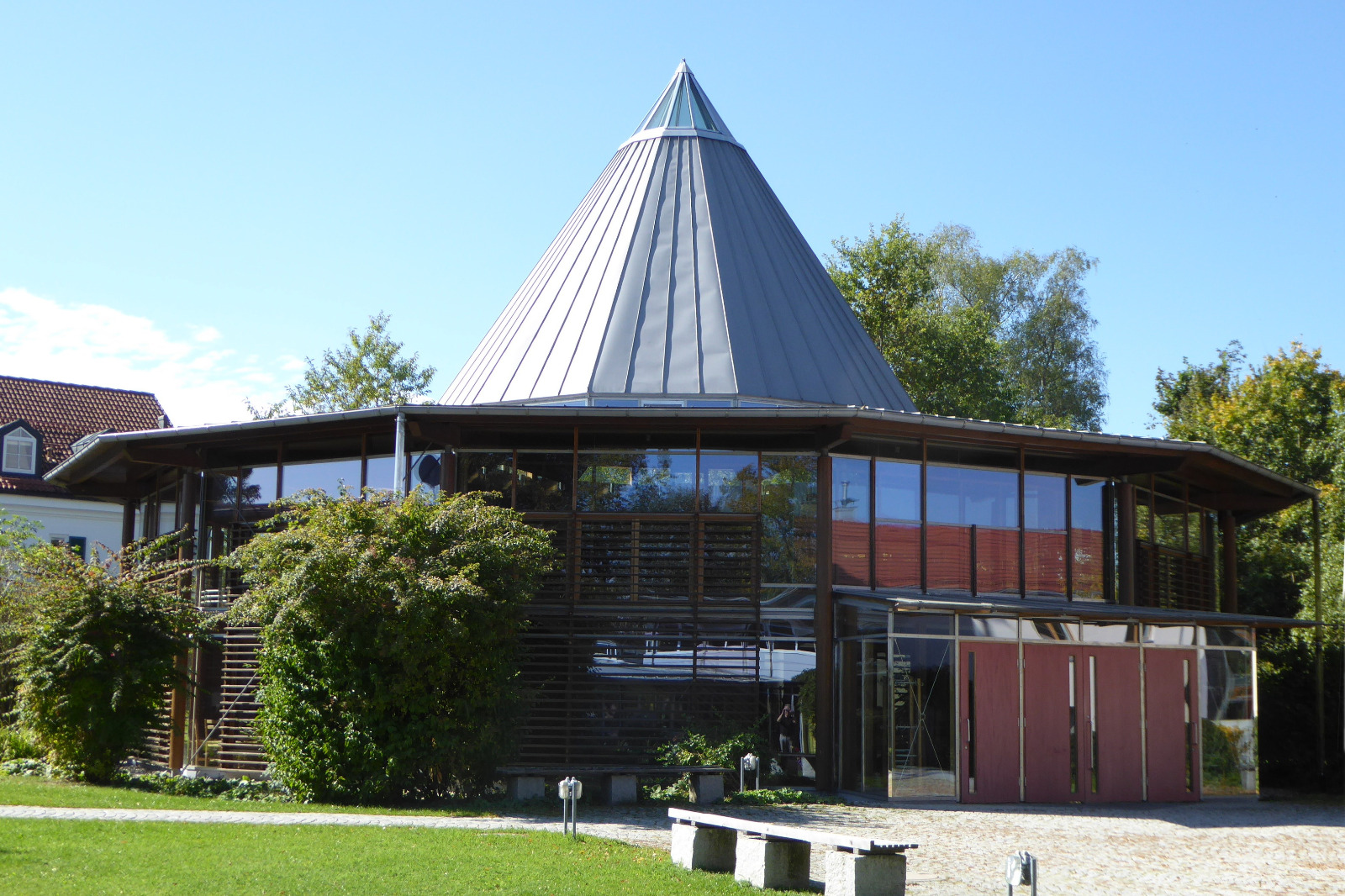 Ciemos pie māsu draudzes Holckirhenē 2025. gada maijā